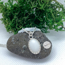Load image into Gallery viewer, Queen Victoria Necklace