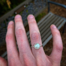Load image into Gallery viewer, Queen Victoria Ring